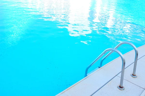 Hotel swimming pool — Stock Photo, Image