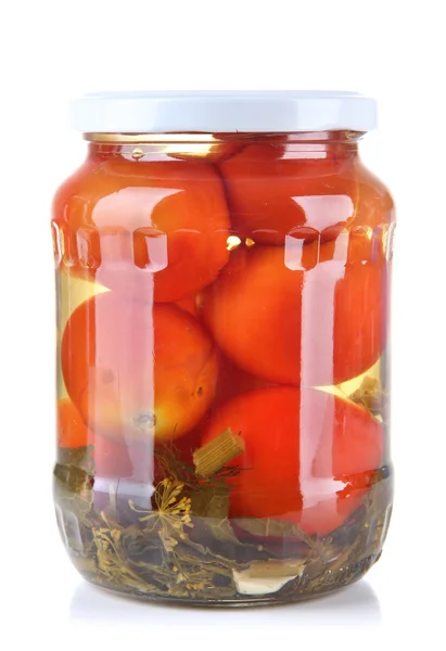 Tomates en conserve savoureuses dans un bocal en verre, isolées sur blanc — Photo