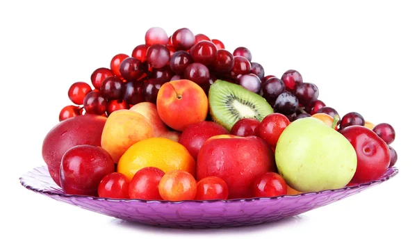 Sortimento de frutas suculentas isoladas em branco — Fotografia de Stock