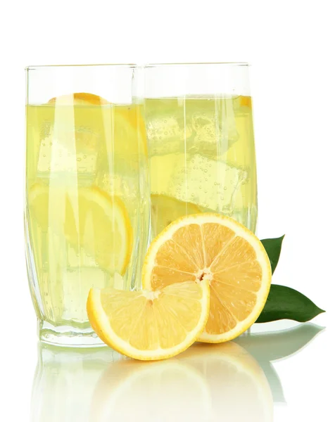 Deliciosa limonada aislada en blanco —  Fotos de Stock