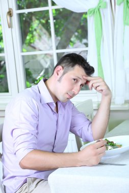 yakışıklı adam bekleyen kadın Restaurant