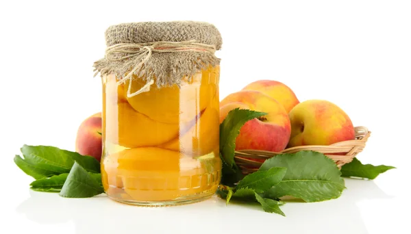 Jar of canned peaches and fresh peaches, isolated on white — Stock Photo, Image