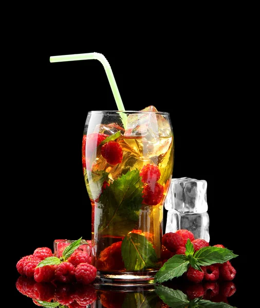 Iced tea with raspberries and mint on black background — Stock Photo, Image