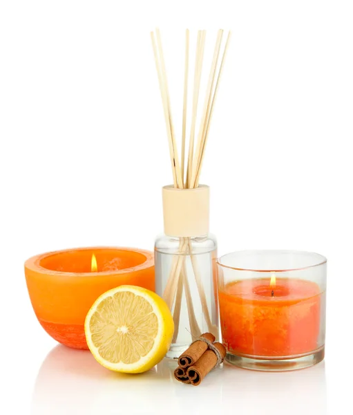 Aromatische Sticks für zu Hause mit fruchtigem Geruch isoliert auf weiß — Stockfoto