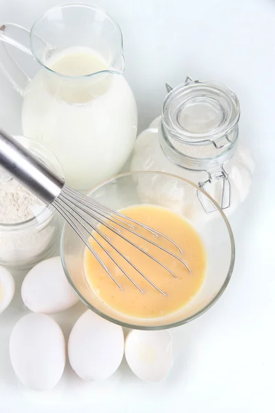 Ingredientes para la masa aislada en blanco —  Fotos de Stock