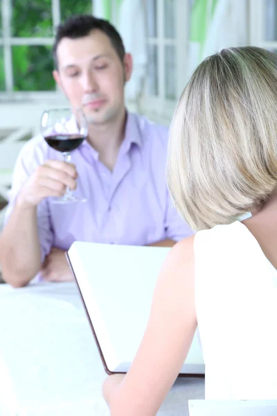 Beautiful couple having romantic dinner at restaurant — Stock Photo, Image