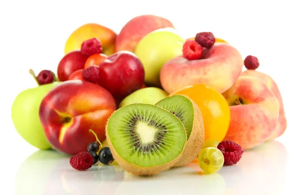 Surtido de frutas jugosas, aisladas en blanco — Foto de Stock