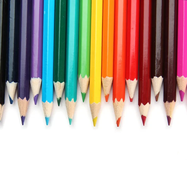 Crayons de couleur isolés sur blanc — Photo