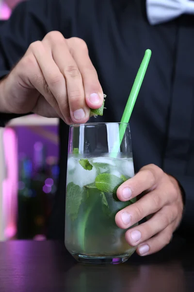 Portrait of handsome barman preparing cocktail, at bar — Stock Photo, Image