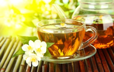 çay ile Yasemin, bambu mat, yakın çekim