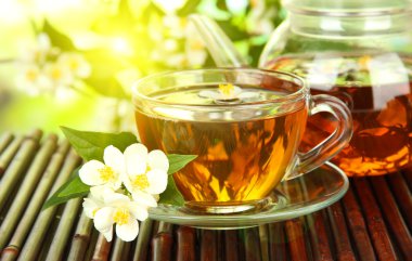 çay ile Yasemin, bambu mat, yakın çekim