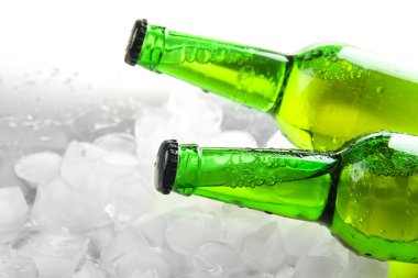 bira buz küpleri ile yakın çekim