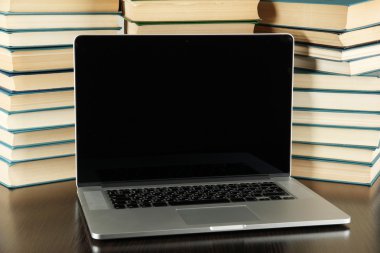 kitapların arka plan üstünde defter