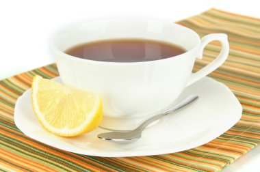 Limonlu bir fincan çay.