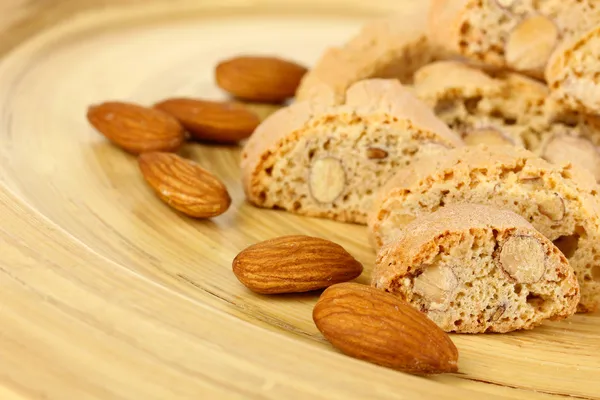 aromatik kurabiye cantuccini üzerinde ahşap plaka yakın çekim