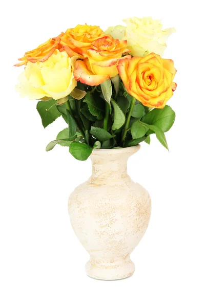 Smuk buket roser i vase isoleret på hvid - Stock-foto