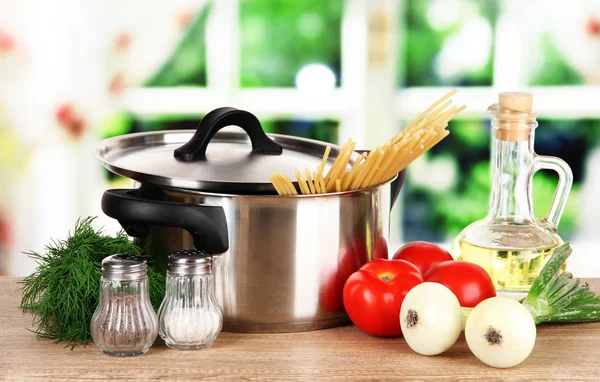 Ingredients for cooking pasta on table in kitchen — Stock Photo, Image