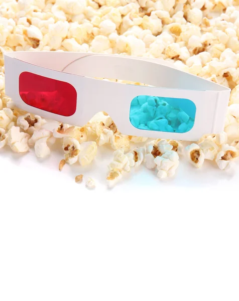 Pipoca e óculos 3D, isolados em branco — Fotografia de Stock
