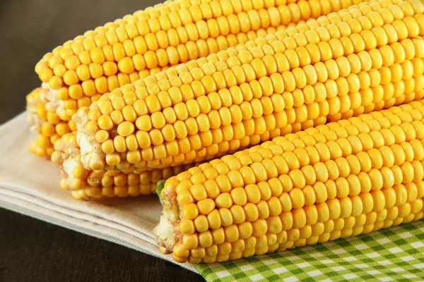 Crude corns on wooden table — Stock Photo, Image