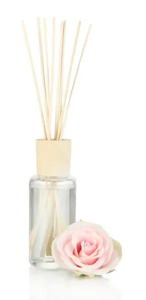 Aromatische sticks voor huis met geur van roos geïsoleerd op wit — Stockfoto