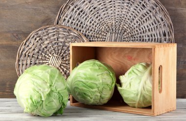 lahana ahşap zemin üzerinde tablo