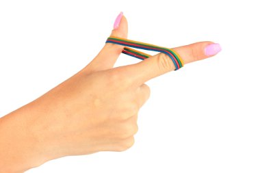 elinde beyaz izole renkli lastik bantlar