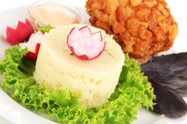 tavuk kiev üzerinde kruton üzerinde beyaz izole patates püresi ile