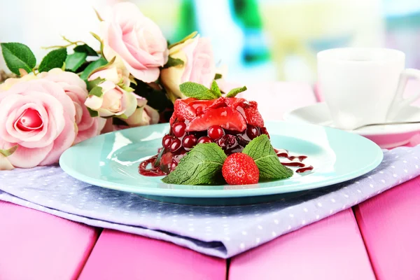 Tasty jelly dessert with fresh berries, on bright background — Stock Photo, Image