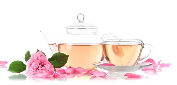 Konvice a šálek čaje z tea rose izolované na bílém — Stock fotografie