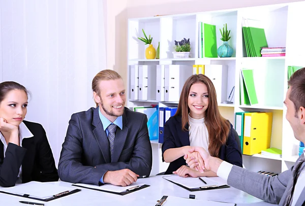 Candidatos a emprego com entrevista — Fotografia de Stock