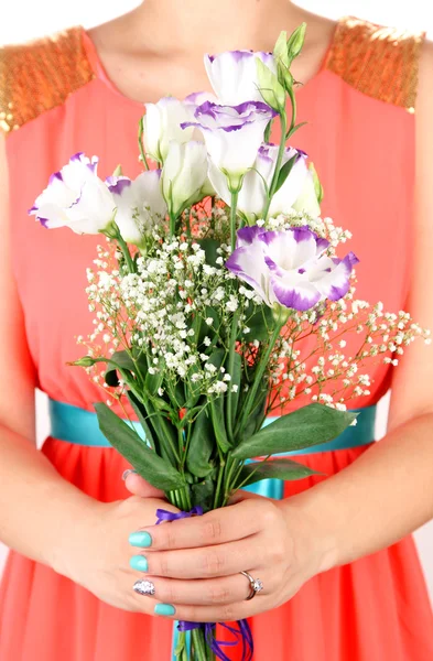 Woman holding bouquet of roses, on bright background, close-up — Stock Photo, Image