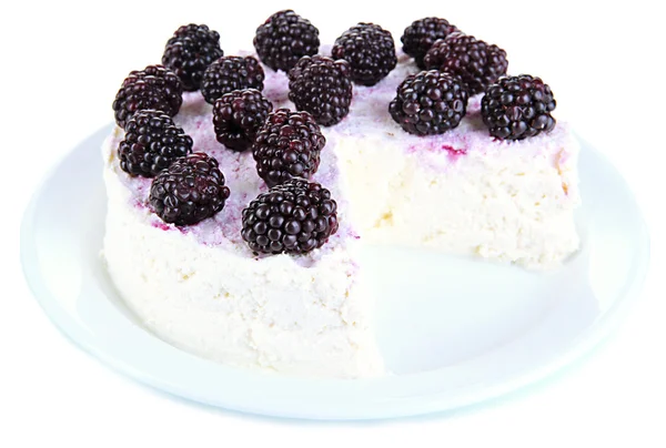 Cheesecake with fresh berries on white plate closeup — Stock Photo, Image