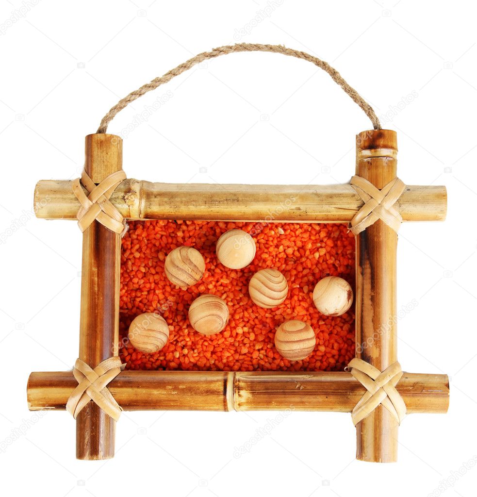 foto di sabbia decorativa colorata con conchiglie isolato su Foto di sabbia decorativa colorata con conchiglie isolato su bianco — Foto Stock