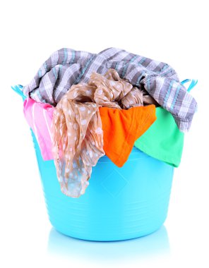 beyaz izole mavi çamaşır sepeti