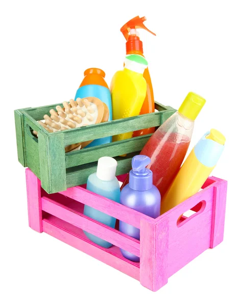 Cajas de madera con productos cosméticos aislados en blanco —  Fotos de Stock