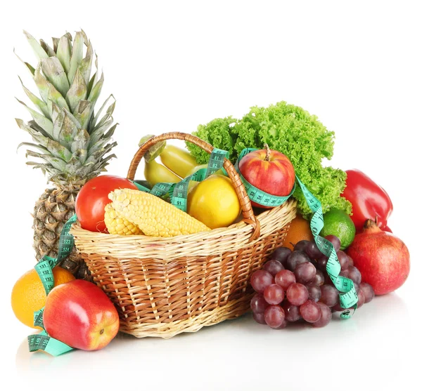 Verduras frescas aisladas en blanco — Foto de Stock