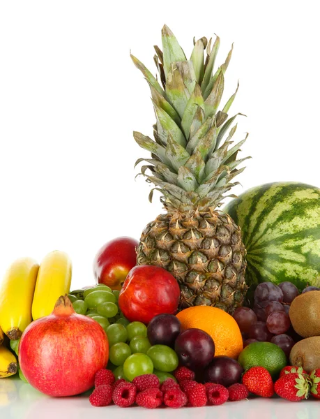 Frutta e verdura diverse isolate su bianco — Foto Stock