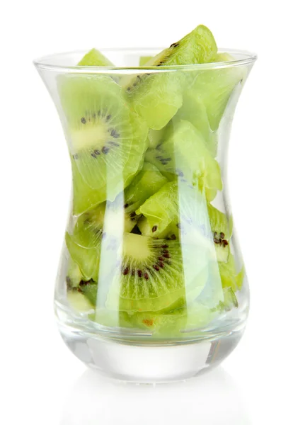 Ensalada de kiwi fresco en jarrón de vidrio aislado en blanco — Foto de Stock