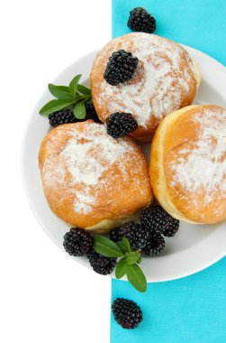 çilek, beyaz izole ile lezzetli börekler