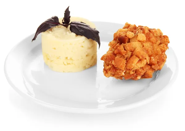 Kip kiev en aardappelpuree op plaat, geïsoleerd op wit — Stockfoto
