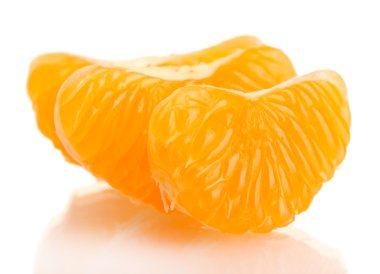 Olgun tatlı mandalina karanfil, beyaz izole