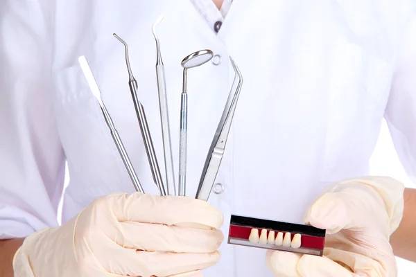 Set of dental tools and denture in dentists hands — Stock Photo, Image