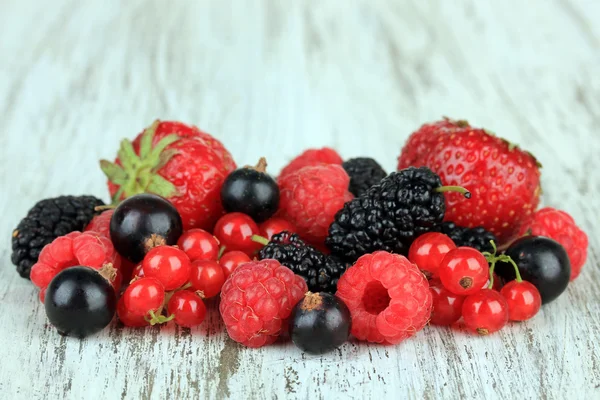 Ripe berries on table close-up — Stock Photo, Image