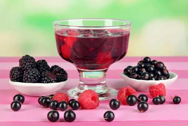 Jelly with fresh berries on pink wooden table — Stock Photo, Image