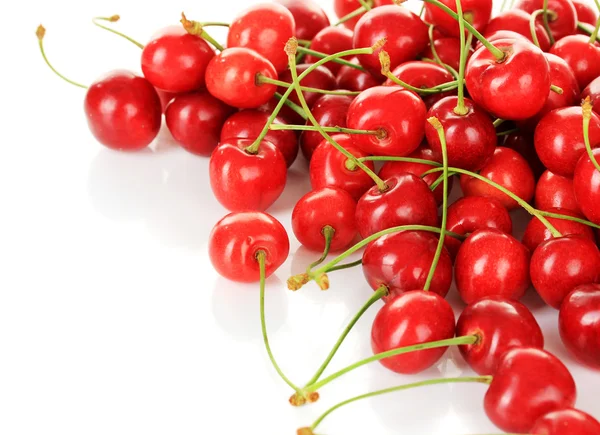 Bayas de cereza aisladas en blanco — Foto de Stock