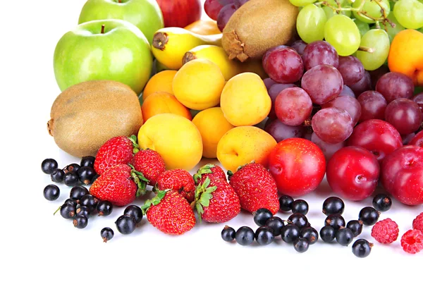 Friske frukter og bær på nært hold – stockfoto