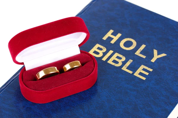 Wedding rings on bible isolated on white — Stock Photo, Image