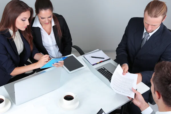 Group of business people having meeting together — Stock Photo, Image