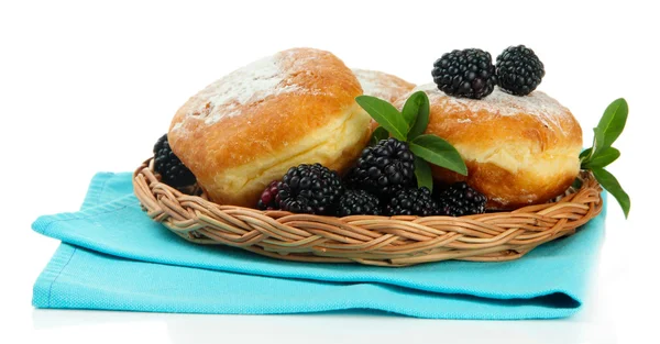 Leckere Donuts mit Beeren, isoliert auf weiß — Stockfoto