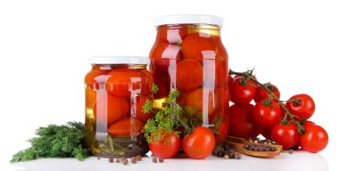 beyaz izole lezzetli konserve ve taze domates
